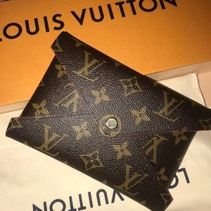 Kiragami medium sized LV clutch